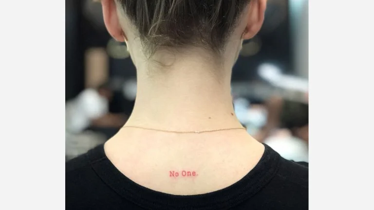 Maisie Williams Neck Tattoo