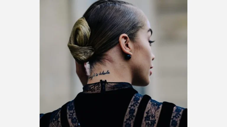 Jasmine Sanders Neck Tattoo